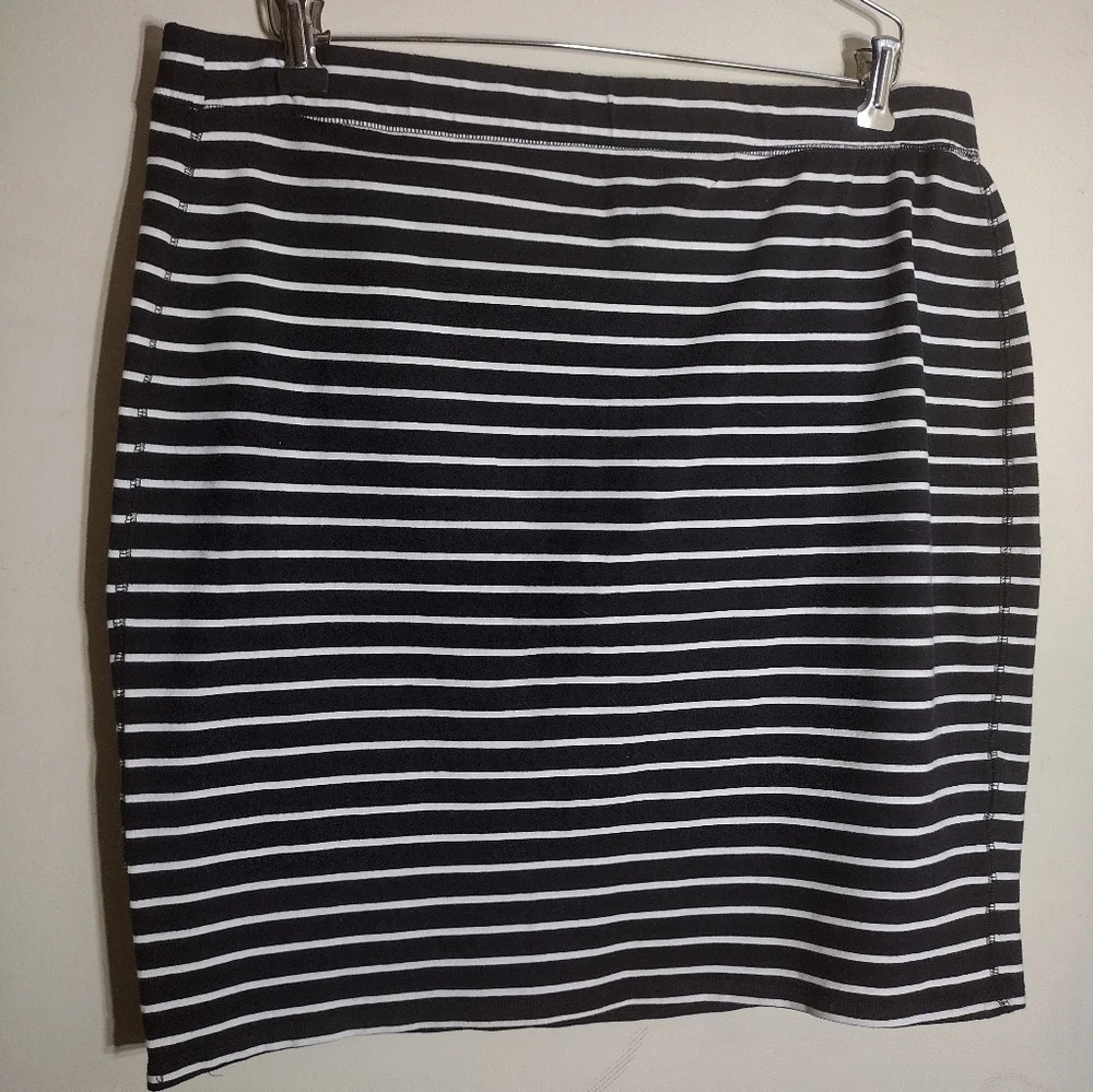 𝅺old Navy navy blue n white stripes tailored mini skirt. Size XL   C76​​​​​​